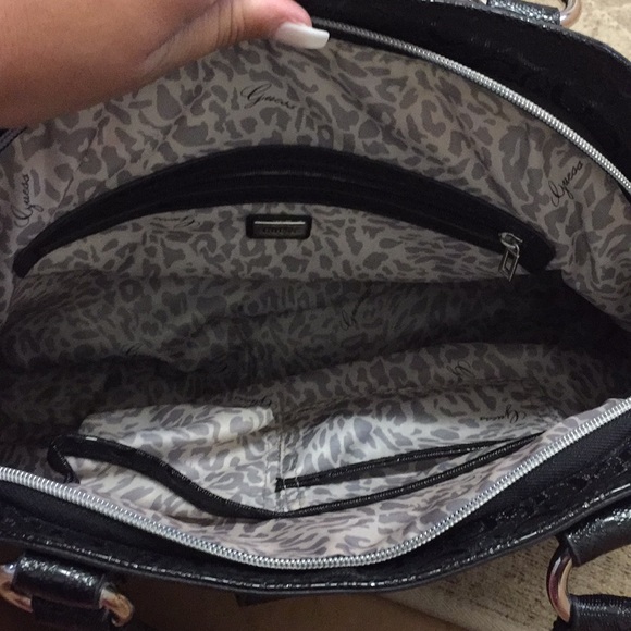 Black Guess bag - Picture 3 of 5